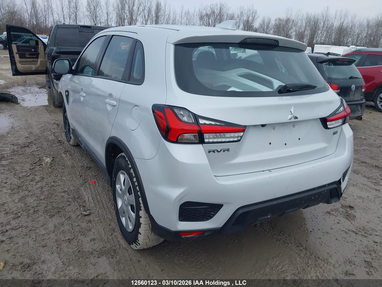 Image #/images/mount/JA4AJUAU9PU605514_03.jpg for vehicle