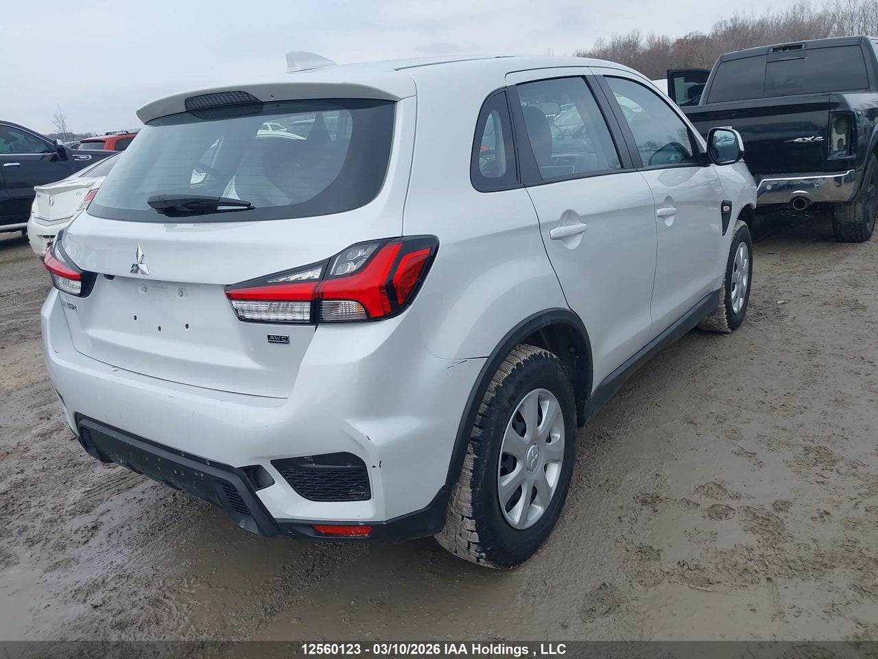 Image #/images/mount/JA4AJUAU9PU605514_04.jpg for vehicle