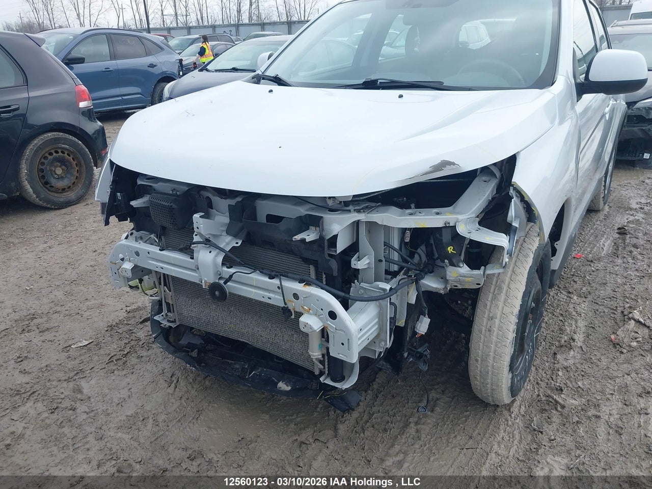 Image #/images/mount/JA4AJUAU9PU605514_06.jpg for vehicle