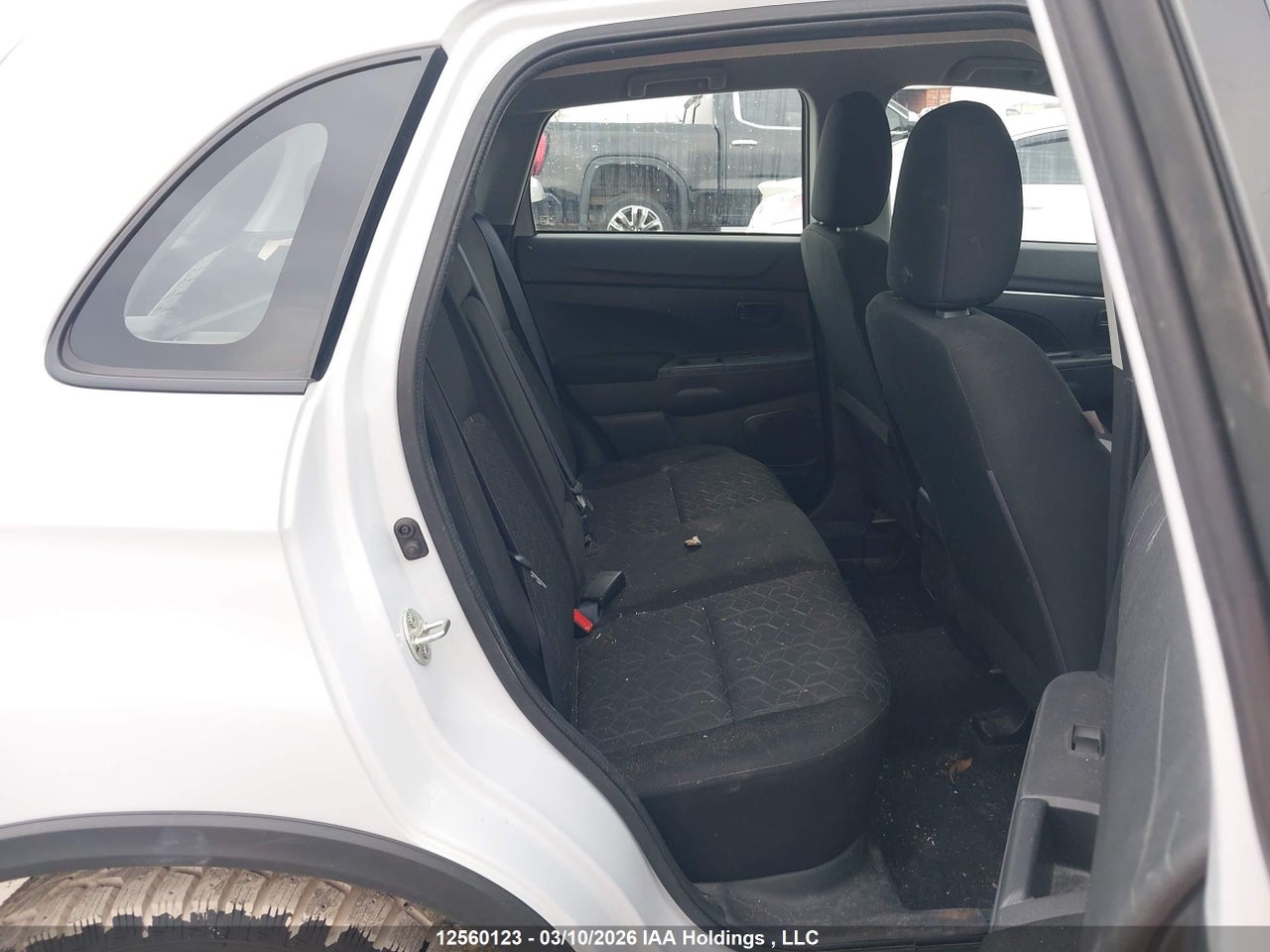 Image #/images/mount/JA4AJUAU9PU605514_08.jpg for vehicle