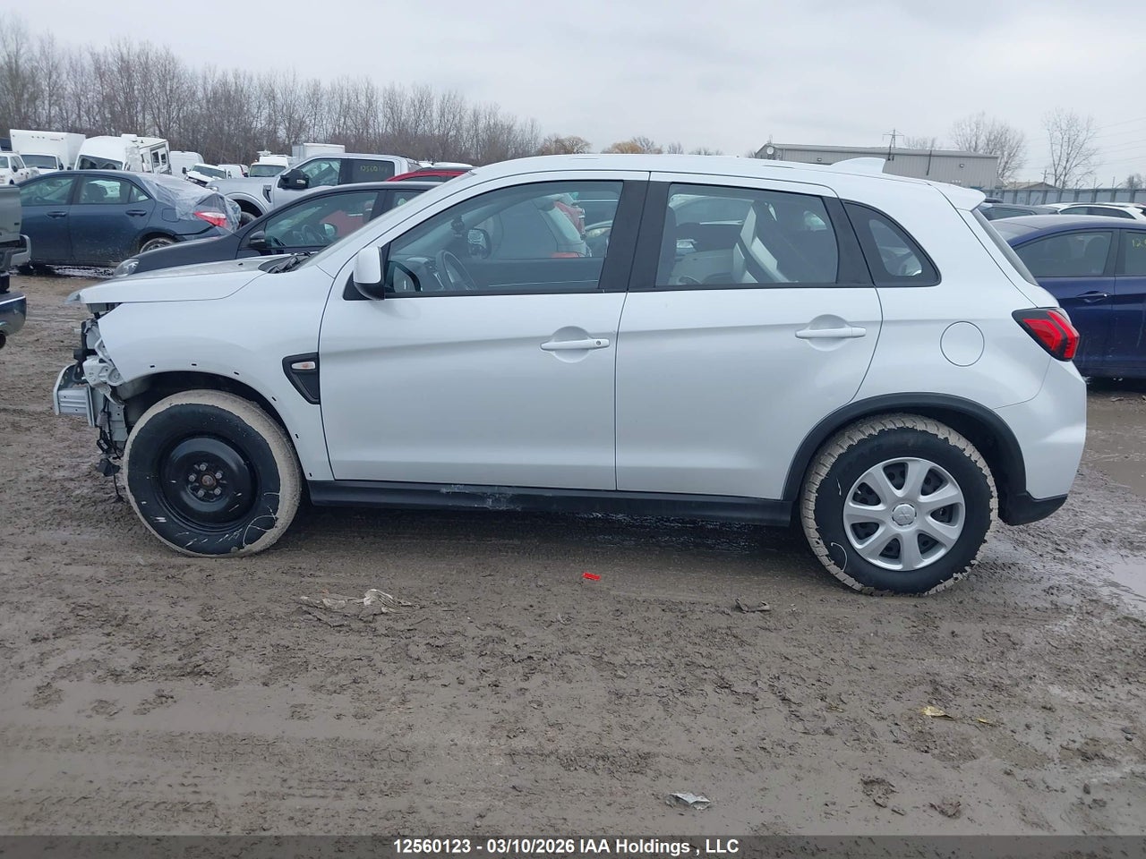 Image #/images/mount/JA4AJUAU9PU605514_15.jpg for vehicle