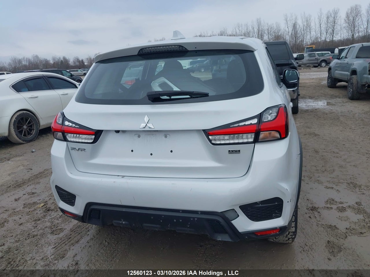 Image #/images/mount/JA4AJUAU9PU605514_17.jpg for vehicle