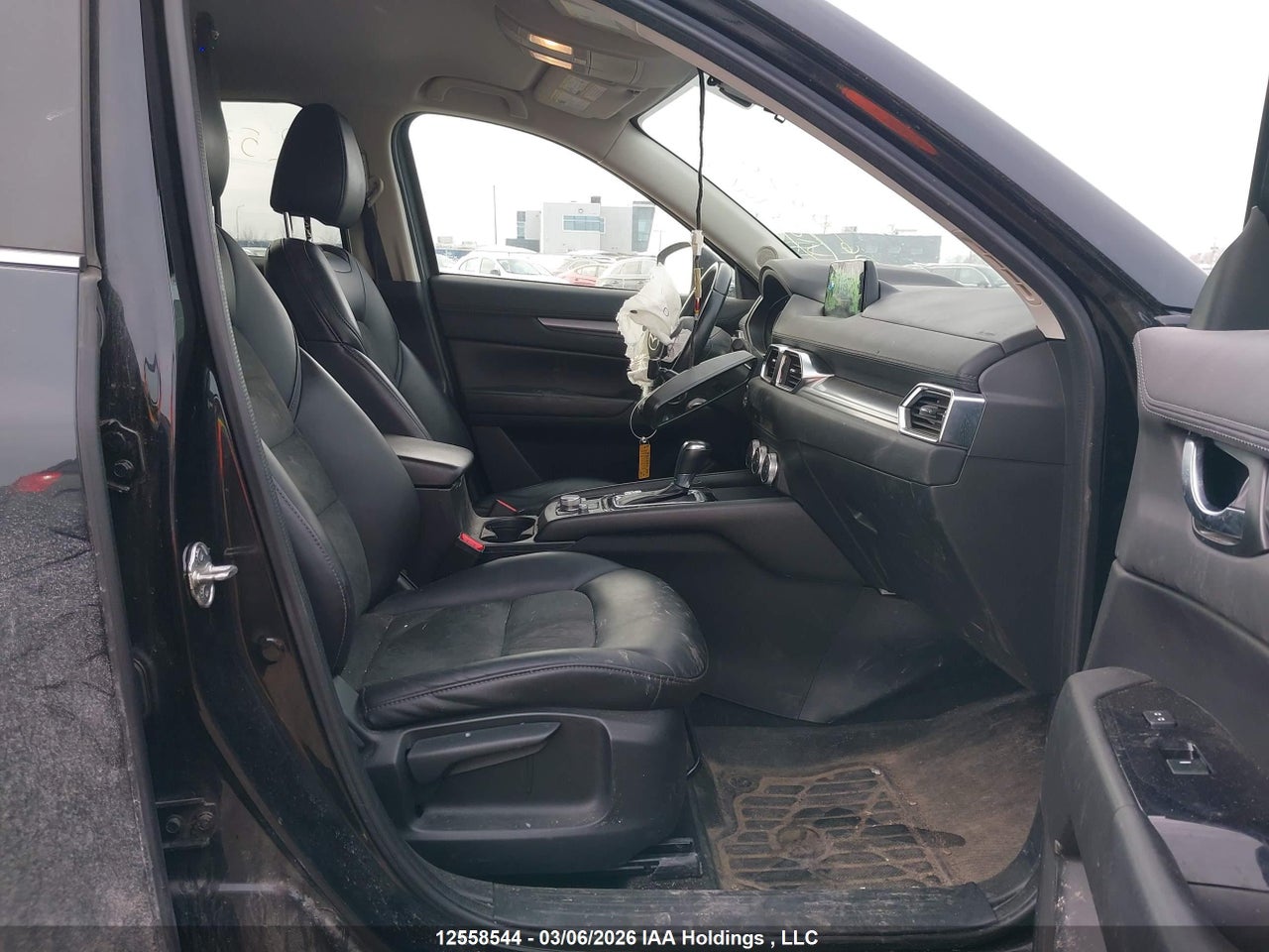 Image #/images/mount/JM3KFBCM0K0663063_05.jpg for vehicle