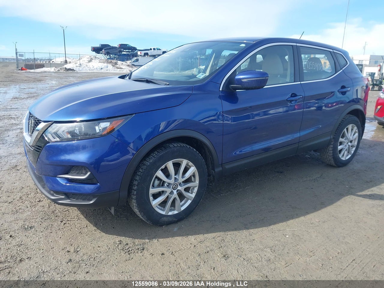 Image #/images/mount/JN1BJ1AV2PW000632_02.jpg for vehicle