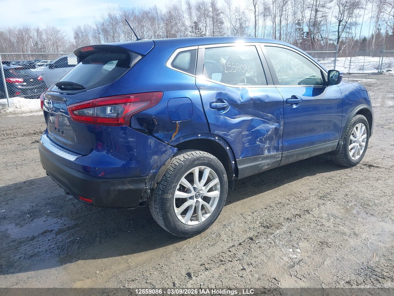 Image #/images/mount/JN1BJ1AV2PW000632_04.jpg for vehicle