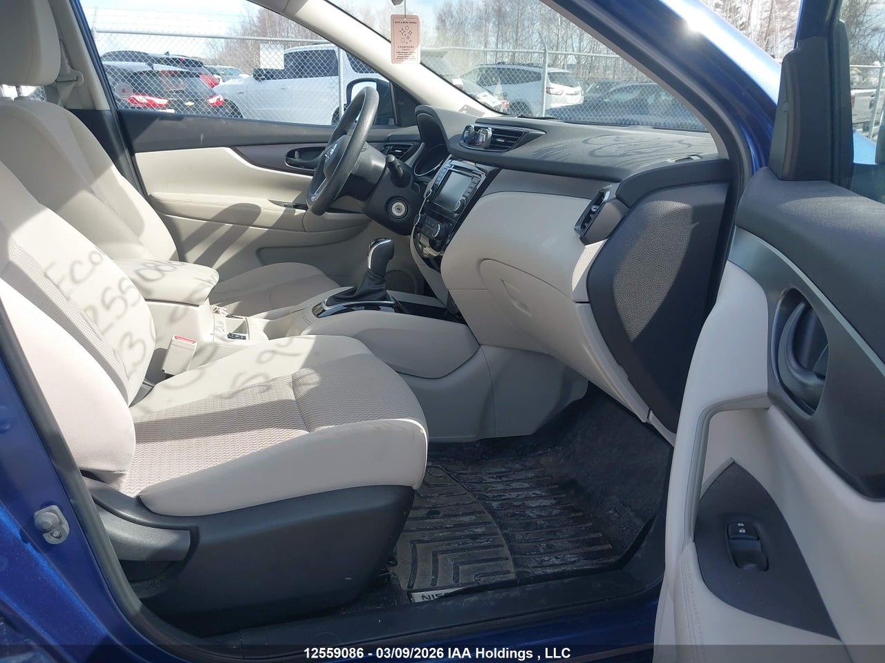 Image #/images/mount/JN1BJ1AV2PW000632_05.jpg for vehicle