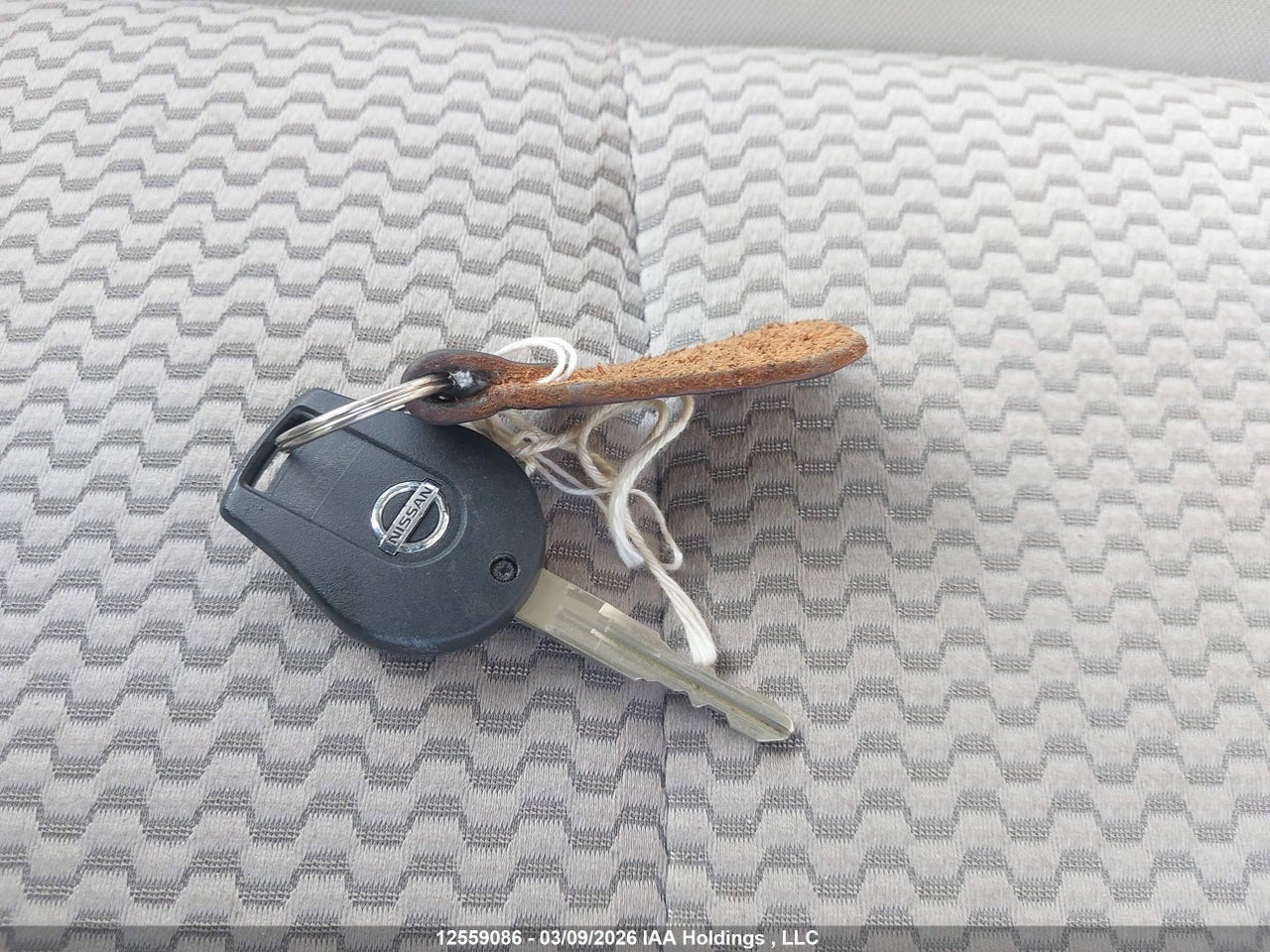 Image #/images/mount/JN1BJ1AV2PW000632_11.jpg for vehicle