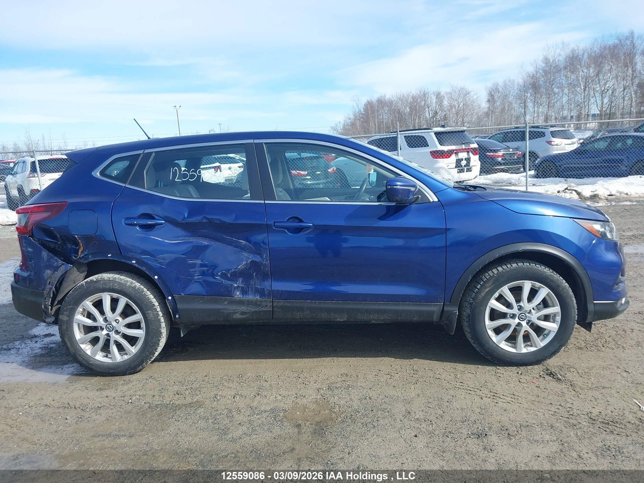 Image #/images/mount/JN1BJ1AV2PW000632_14.jpg for vehicle