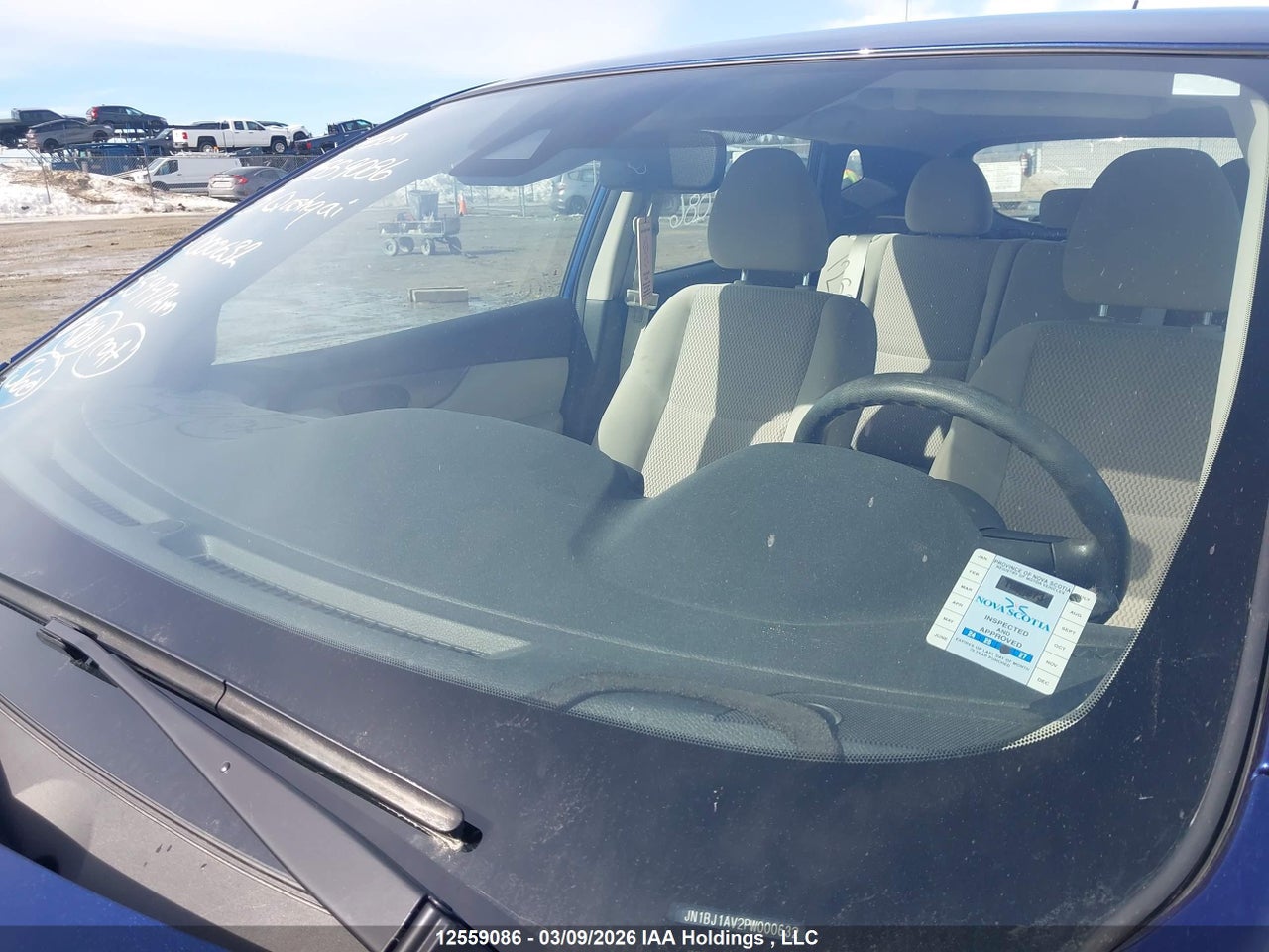 Image #/images/mount/JN1BJ1AV2PW000632_18.jpg for vehicle