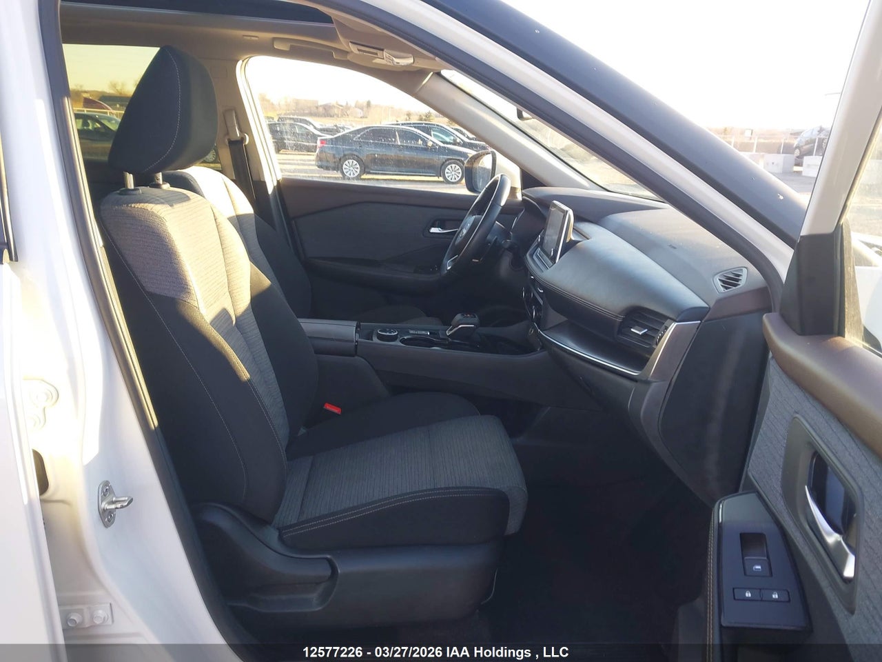 Image #/images/mount/JN8BT3BB1PW220954_05.jpg for vehicle