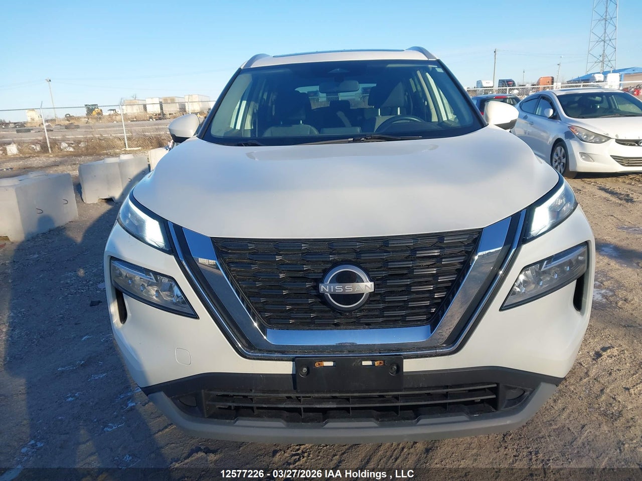 Image #/images/mount/JN8BT3BB1PW220954_12.jpg for vehicle