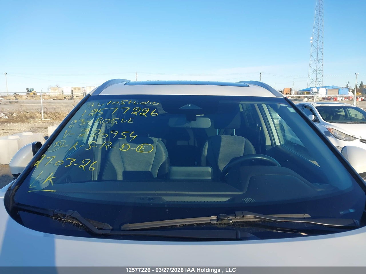 Image #/images/mount/JN8BT3BB1PW220954_17.jpg for vehicle