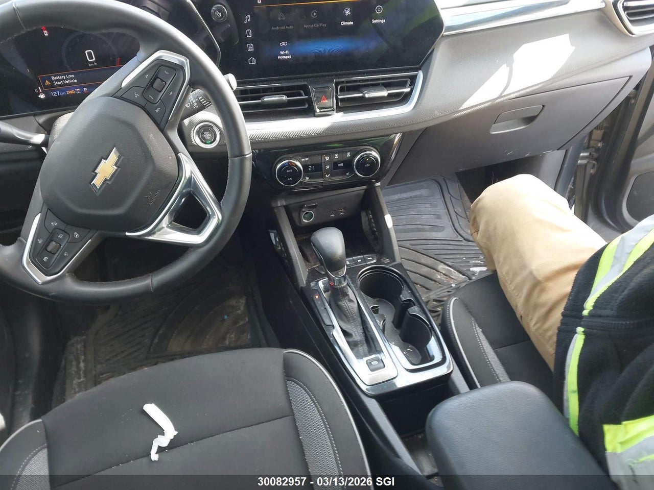 Image #/images/mount/KL79MRSL2RB167823_07.jpg for vehicle