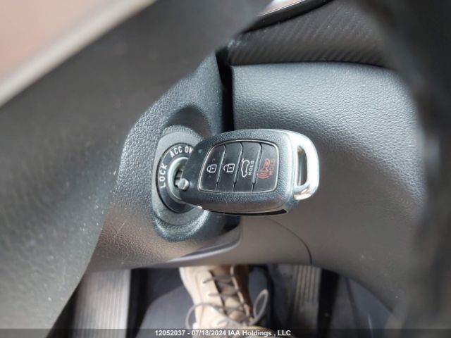 Image #/images/mount/KM8J33A49KU966255_11.JPG for vehicle