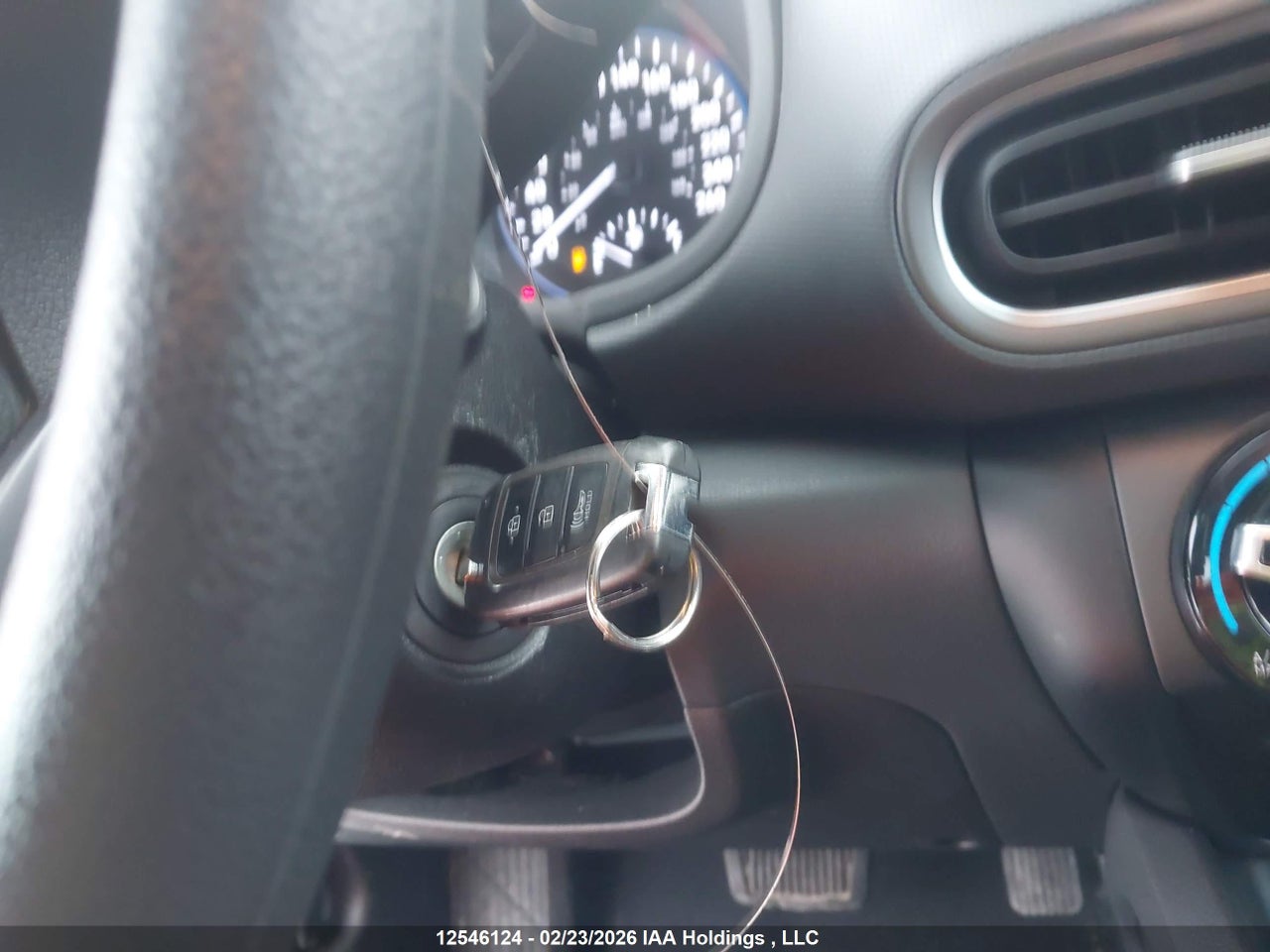 Image #/images/mount/KM8K1CAB5NU920970_11.jpg for vehicle