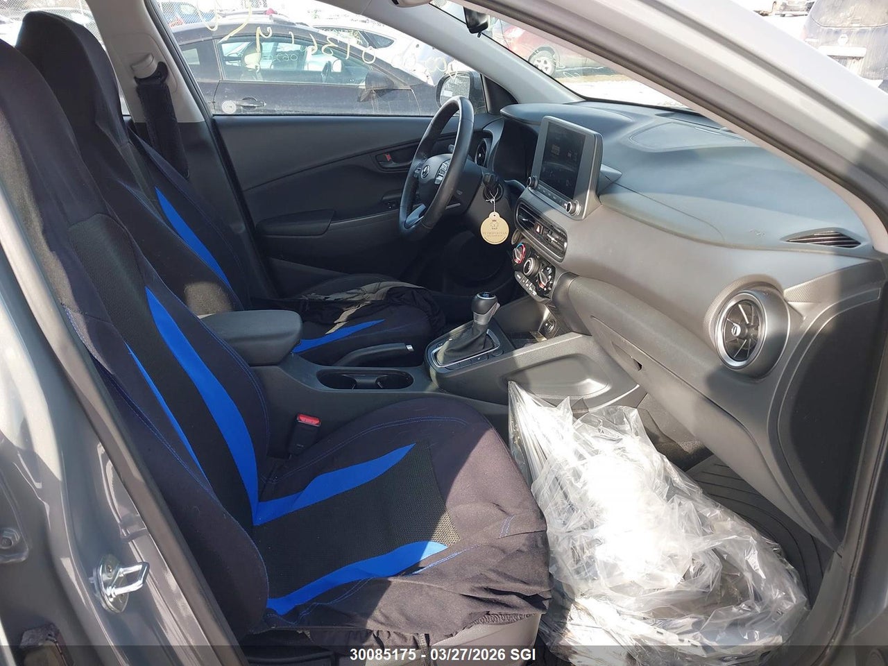 Image #/images/mount/KM8K22AB8PU969381_05.jpg for vehicle