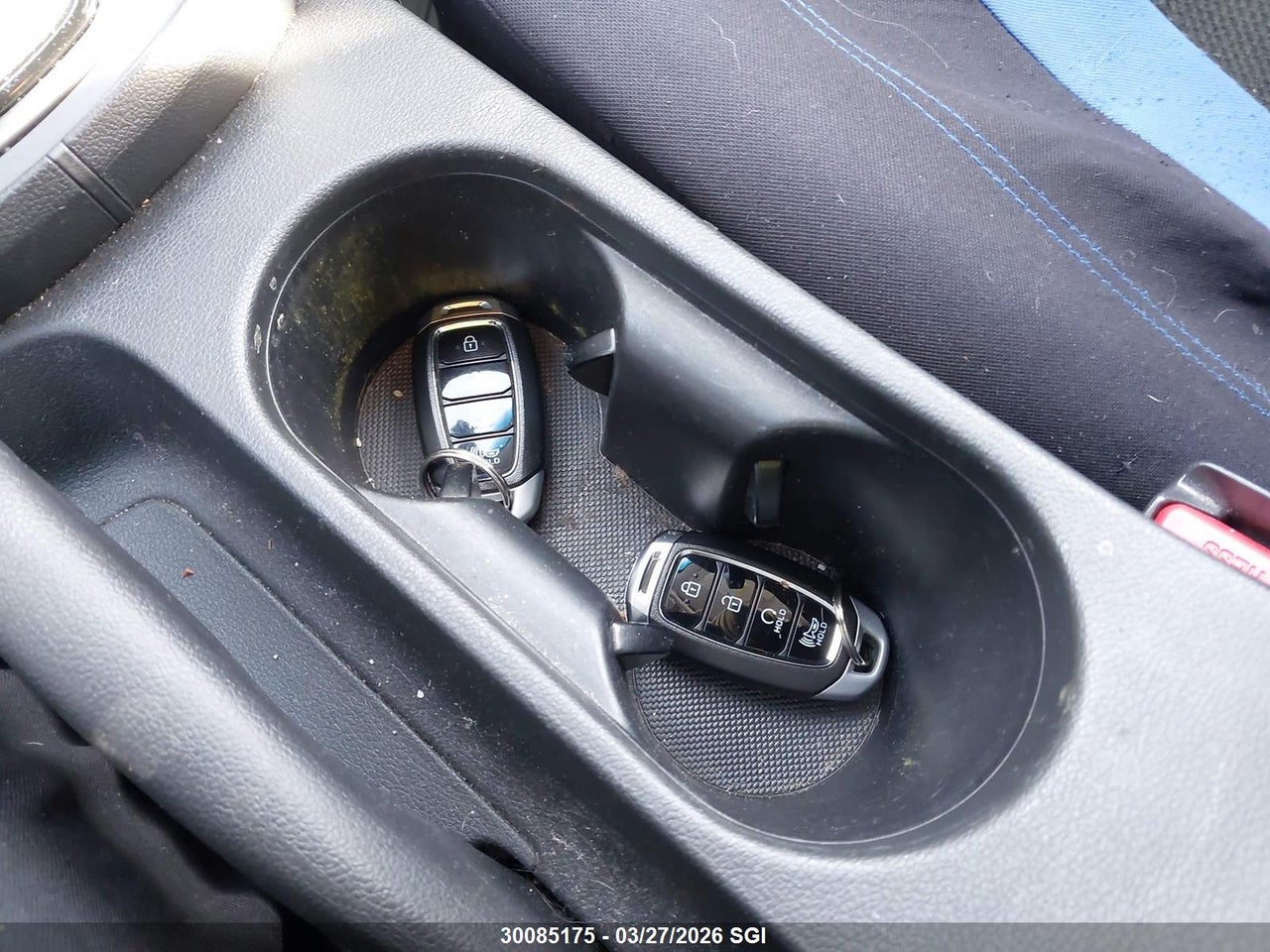 Image #/images/mount/KM8K22AB8PU969381_11.jpg for vehicle