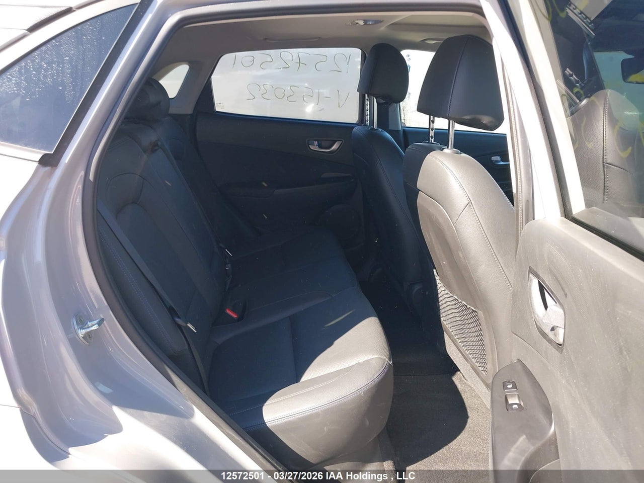 Image #/images/mount/KM8K33AG7NU153032_08.jpg for vehicle