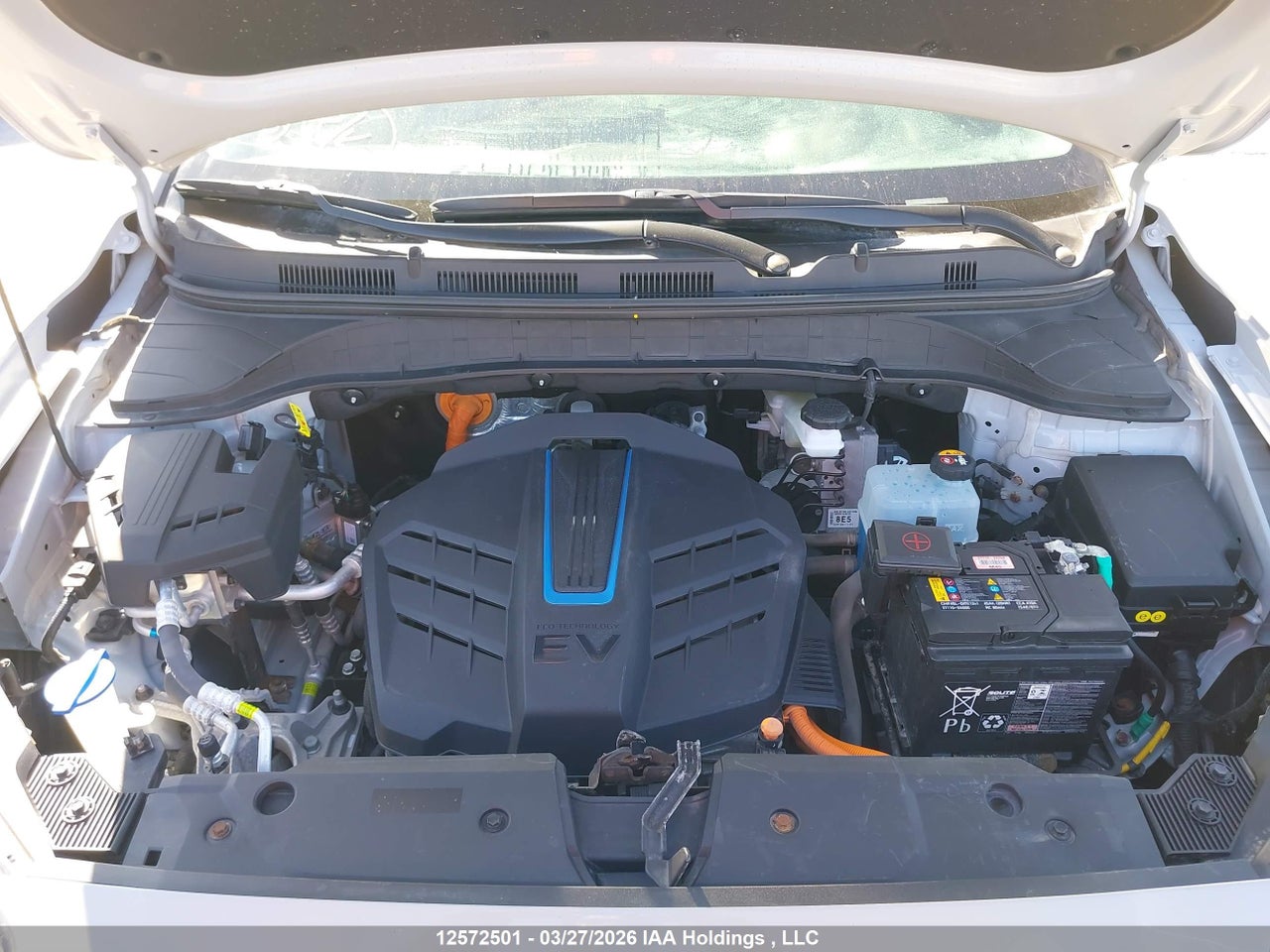 Image #/images/mount/KM8K33AG7NU153032_10.jpg for vehicle