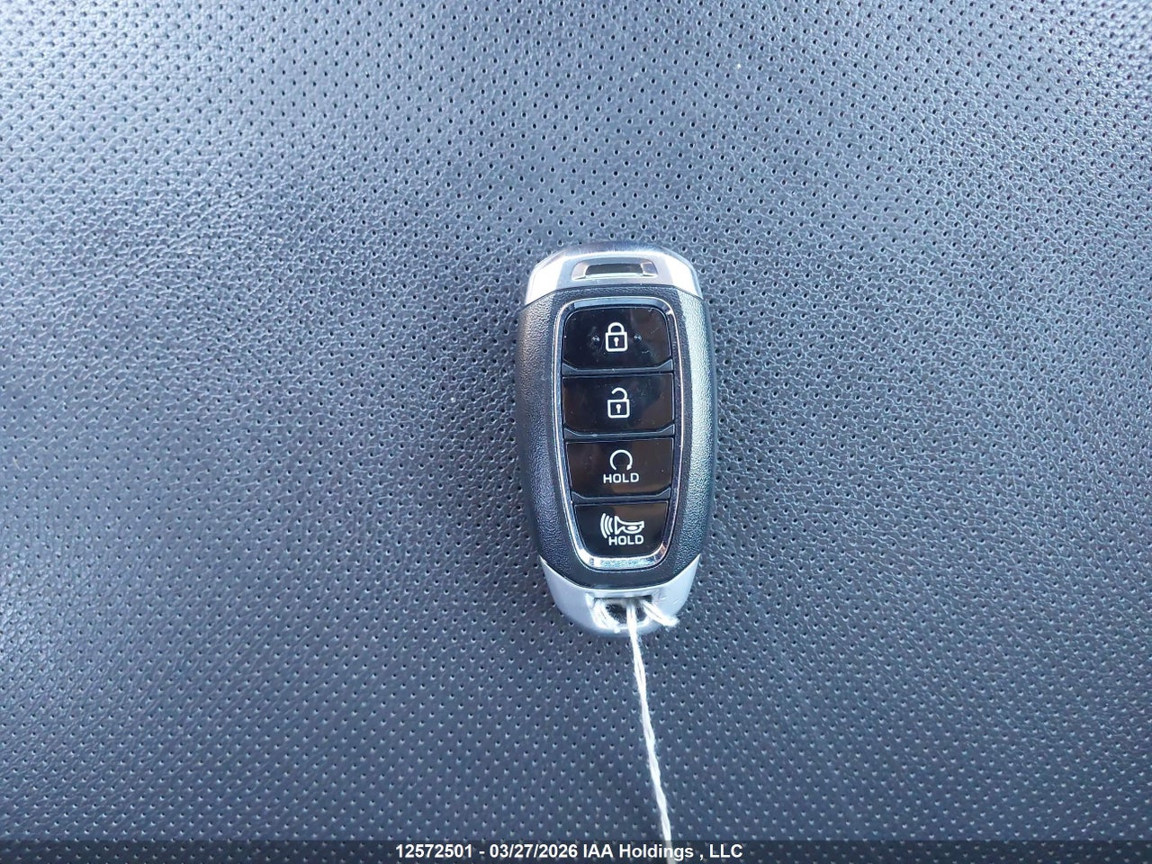 Image #/images/mount/KM8K33AG7NU153032_11.jpg for vehicle