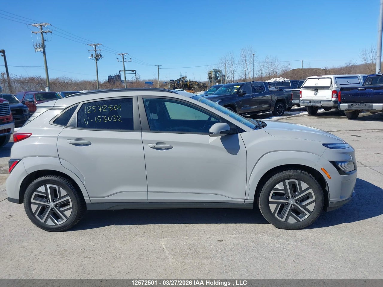 Image #/images/mount/KM8K33AG7NU153032_14.jpg for vehicle