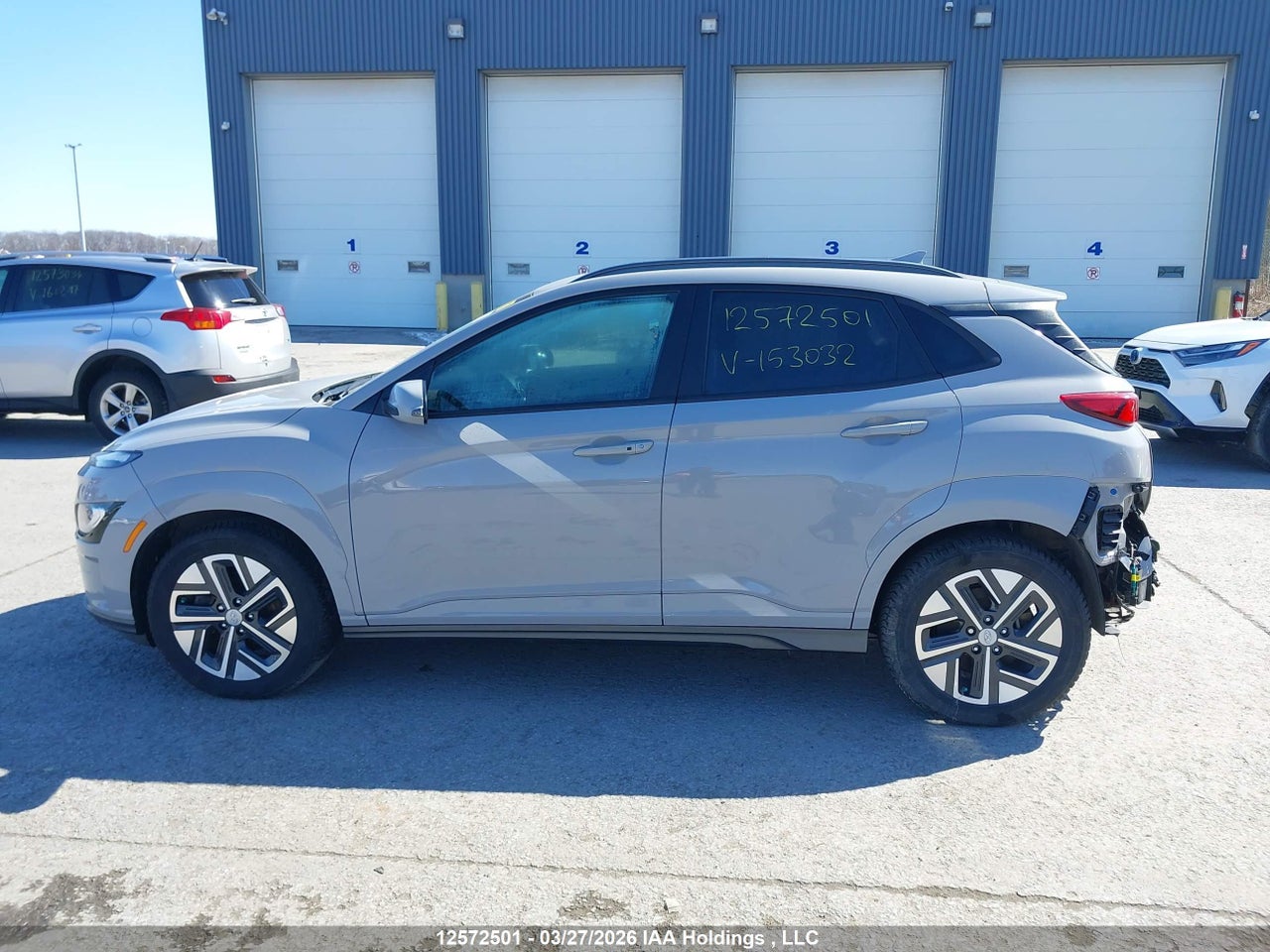 Image #/images/mount/KM8K33AG7NU153032_15.jpg for vehicle