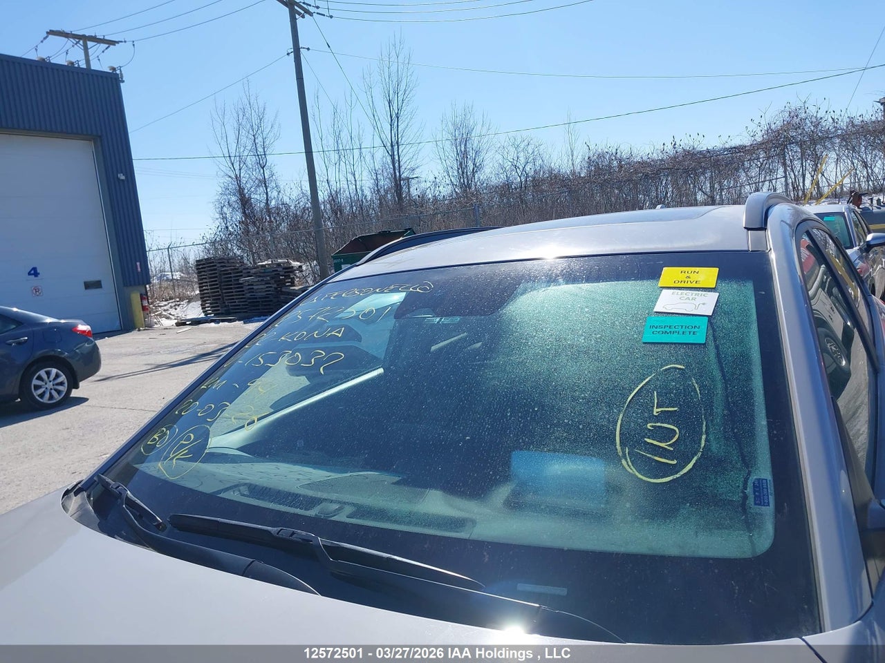 Image #/images/mount/KM8K33AG7NU153032_18.jpg for vehicle