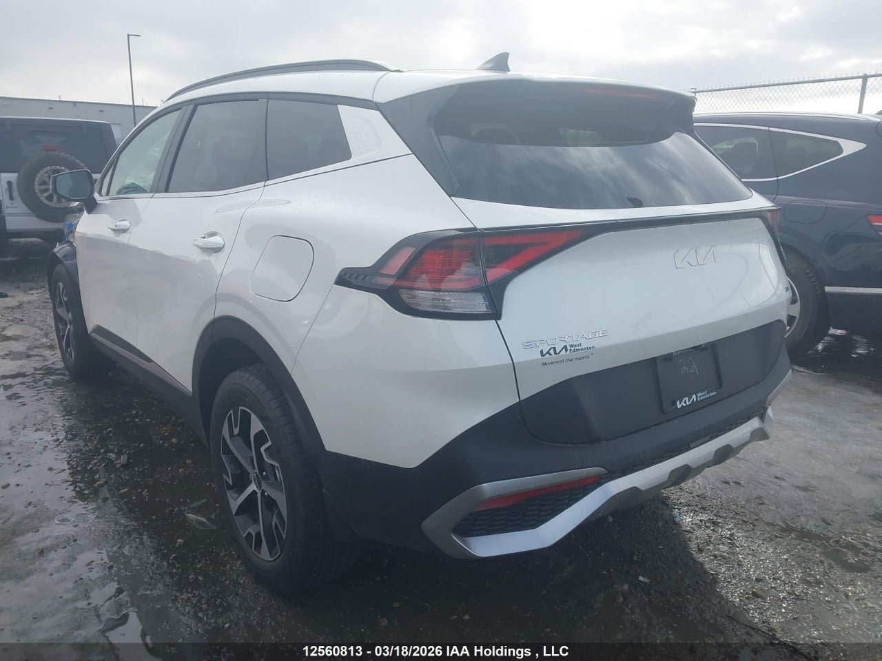 Image #/images/mount/KNDPVCDF3R7295406_03.jpg for vehicle