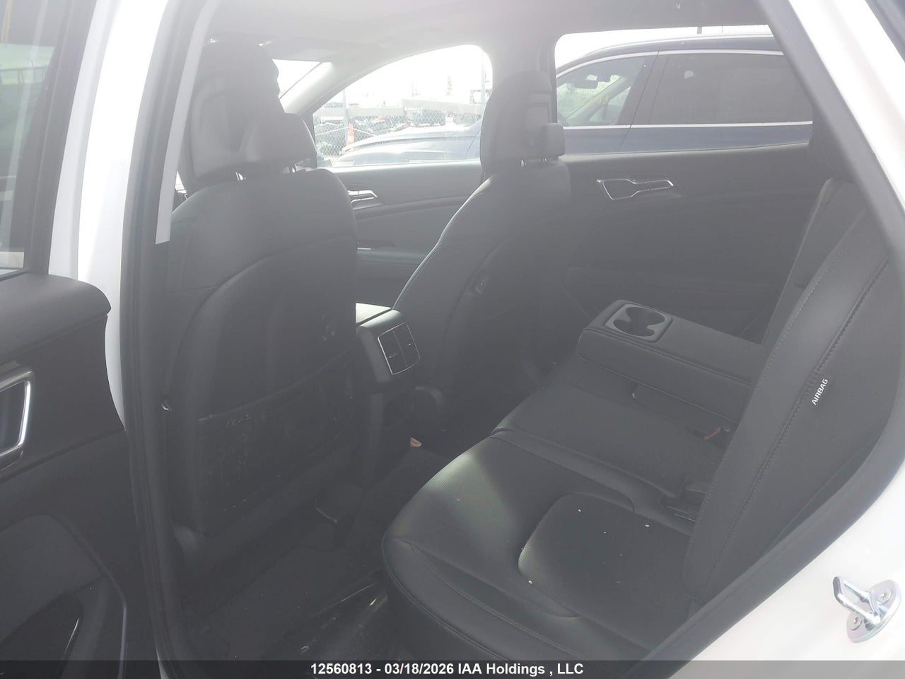 Image #/images/mount/KNDPVCDF3R7295406_08.jpg for vehicle