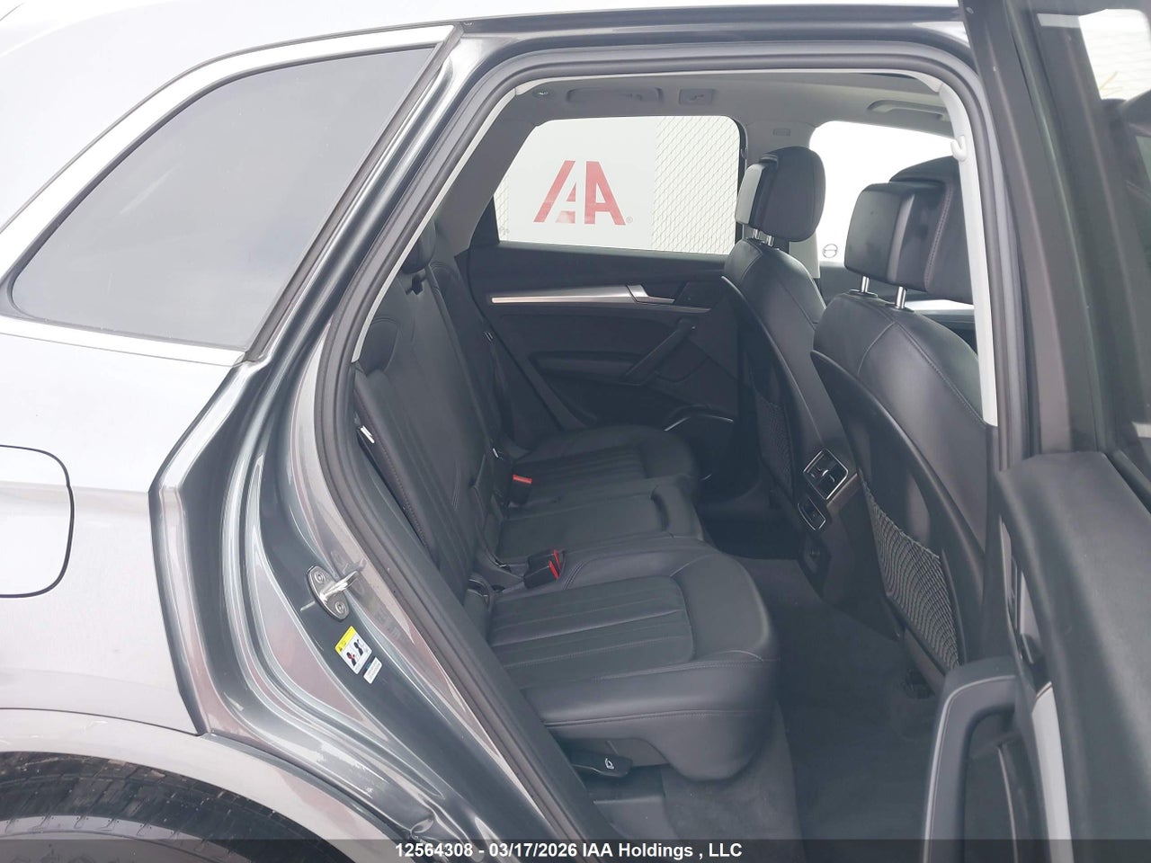 Image #/images/mount/WA1BNAFYXK2074444_08.jpg for vehicle