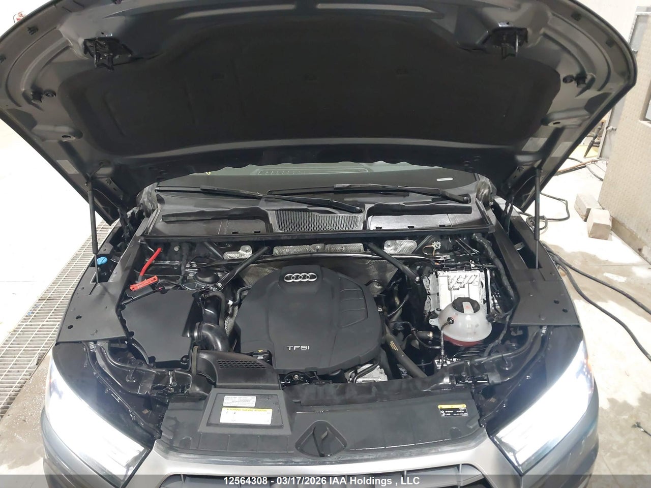 Image #/images/mount/WA1BNAFYXK2074444_10.jpg for vehicle