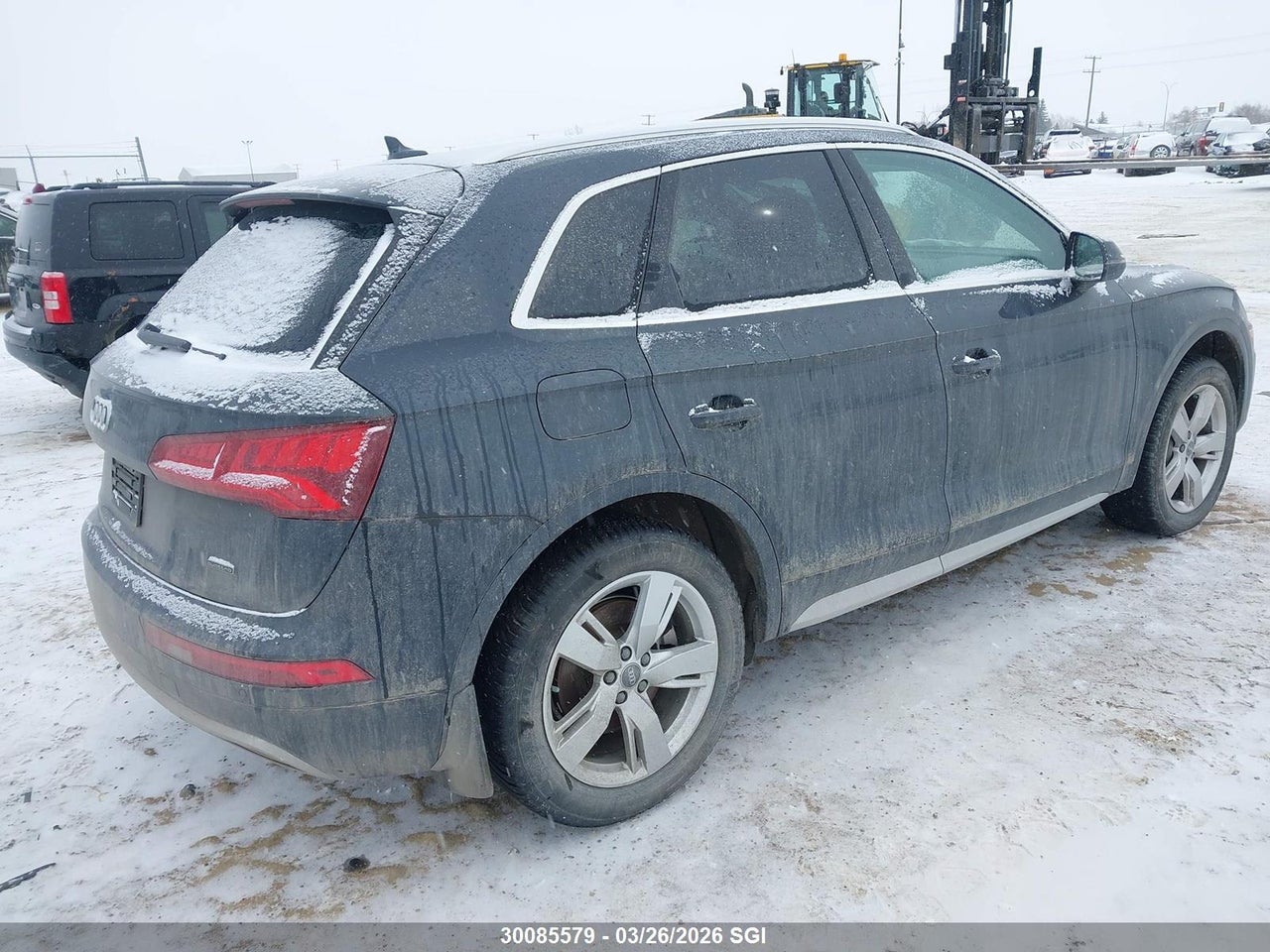 Image #/images/mount/WA1CNAFY1K2037853_04.jpg for vehicle