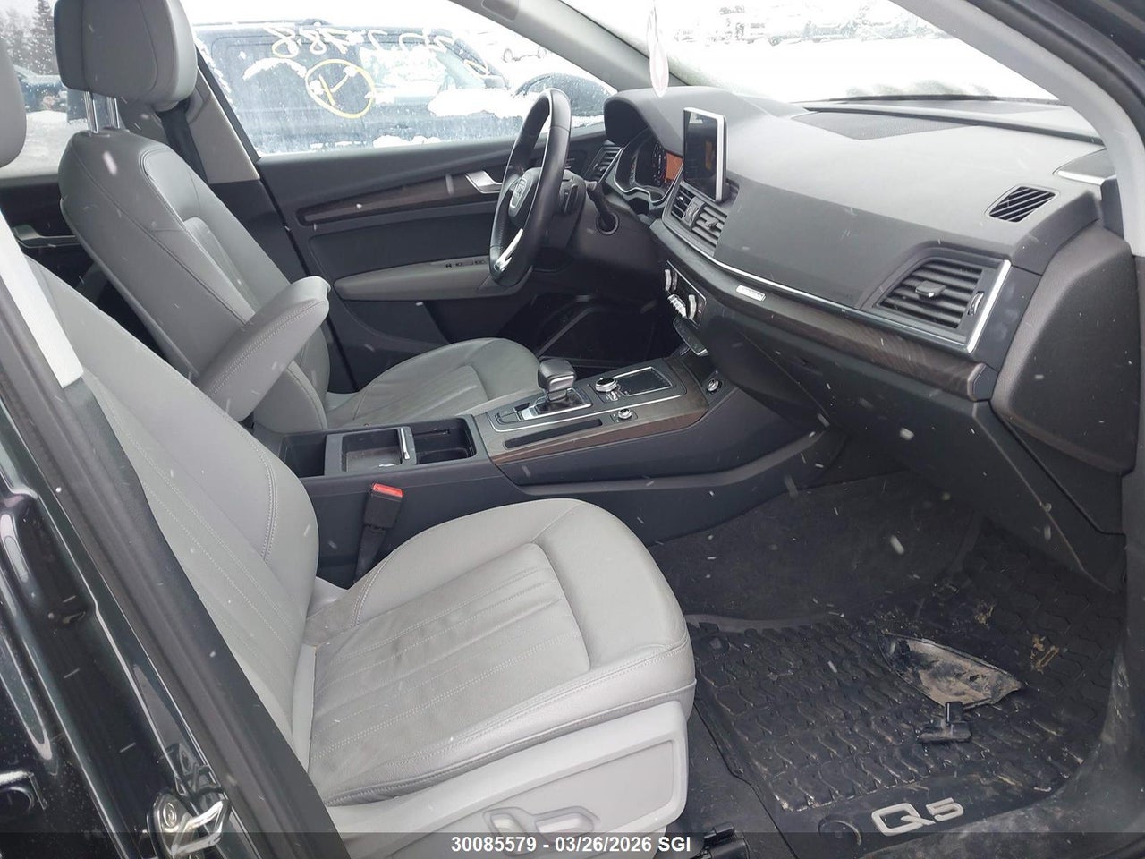 Image #/images/mount/WA1CNAFY1K2037853_05.jpg for vehicle