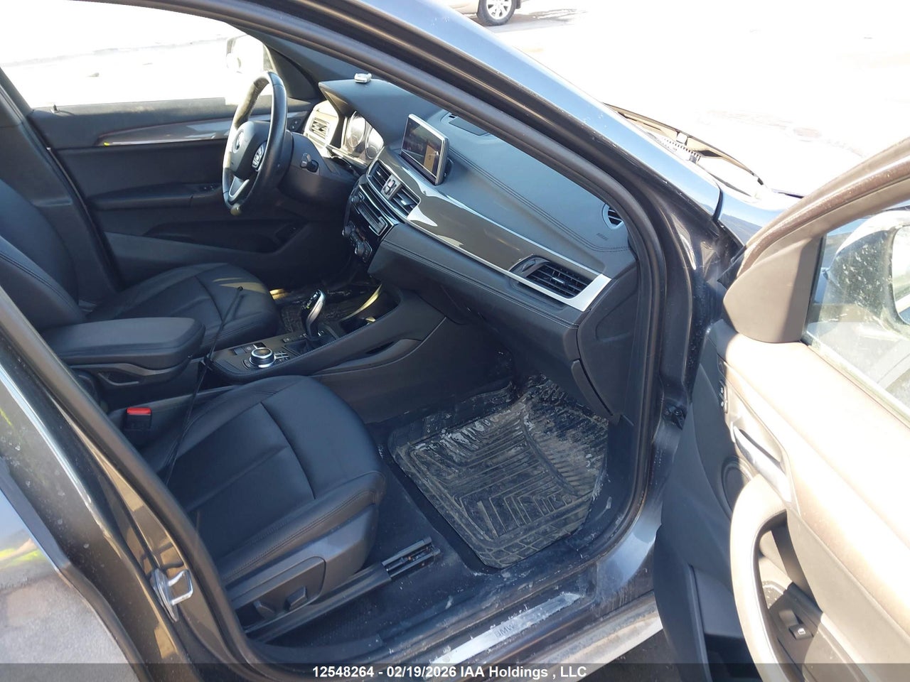 Image #/images/mount/WBXJG9C05L5P11526_05.jpg for vehicle